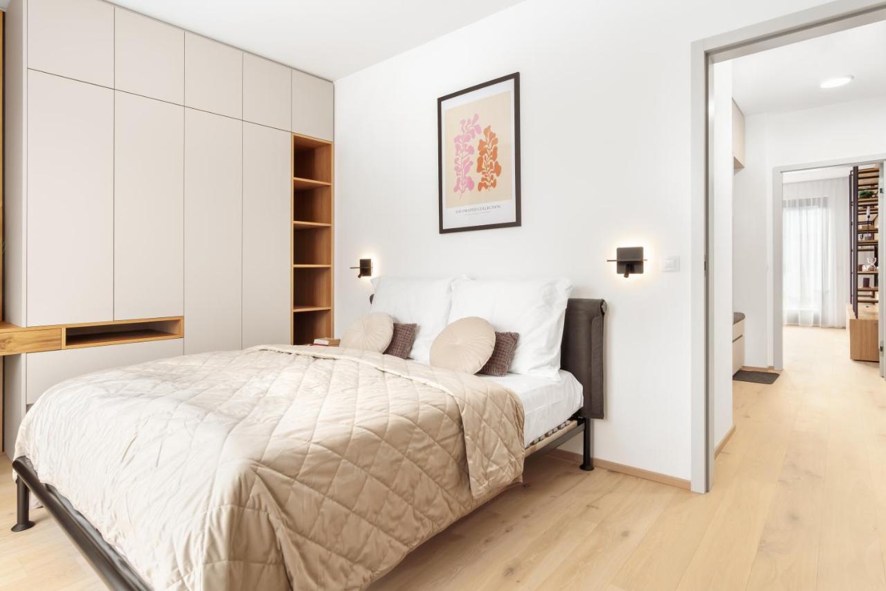Days - Premium - Balcony Apartment Prag